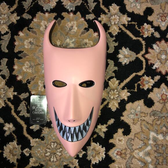 NIGHTMARE BEFORE CHRISTMAS MASK  LOCK NEW - Picture 1 of 4